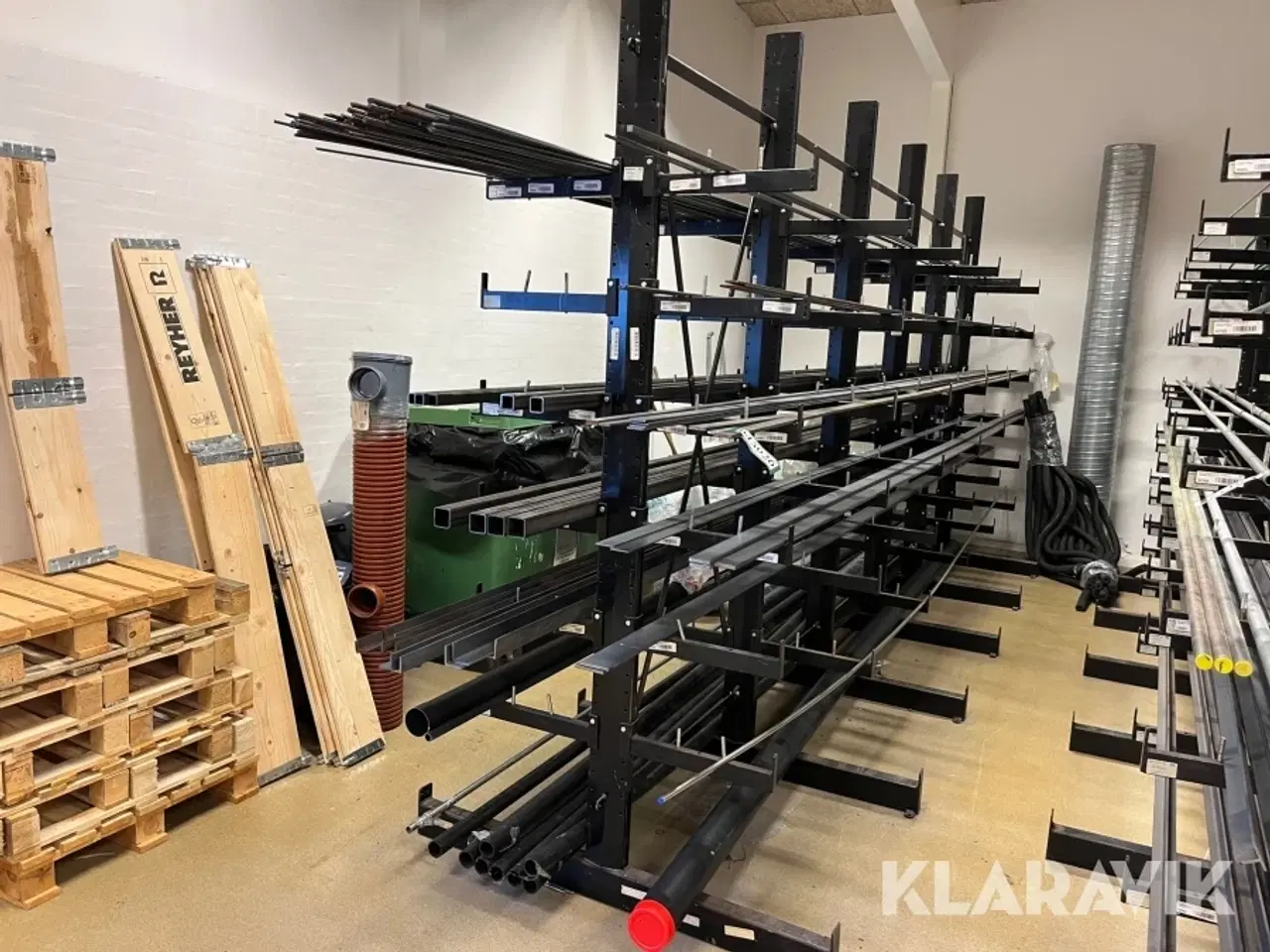 Billede 1 - Grenreol en række