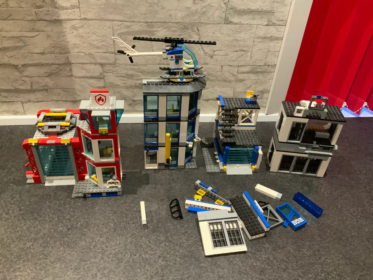 Billede 1 - Lego politi og brandstation