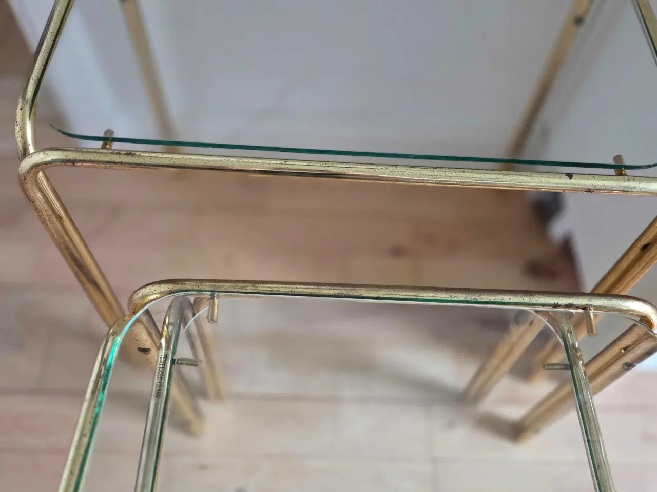 Billede 6 - Små borde med guld stel 