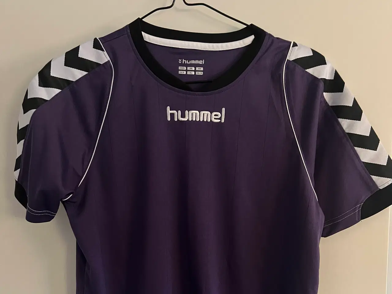 Billede 1 - Hummel T-shirt lilla, str 14-16