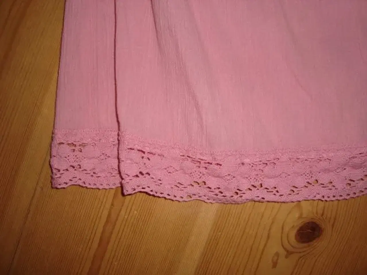 Billede 4 - Lyserød kjole sælges
