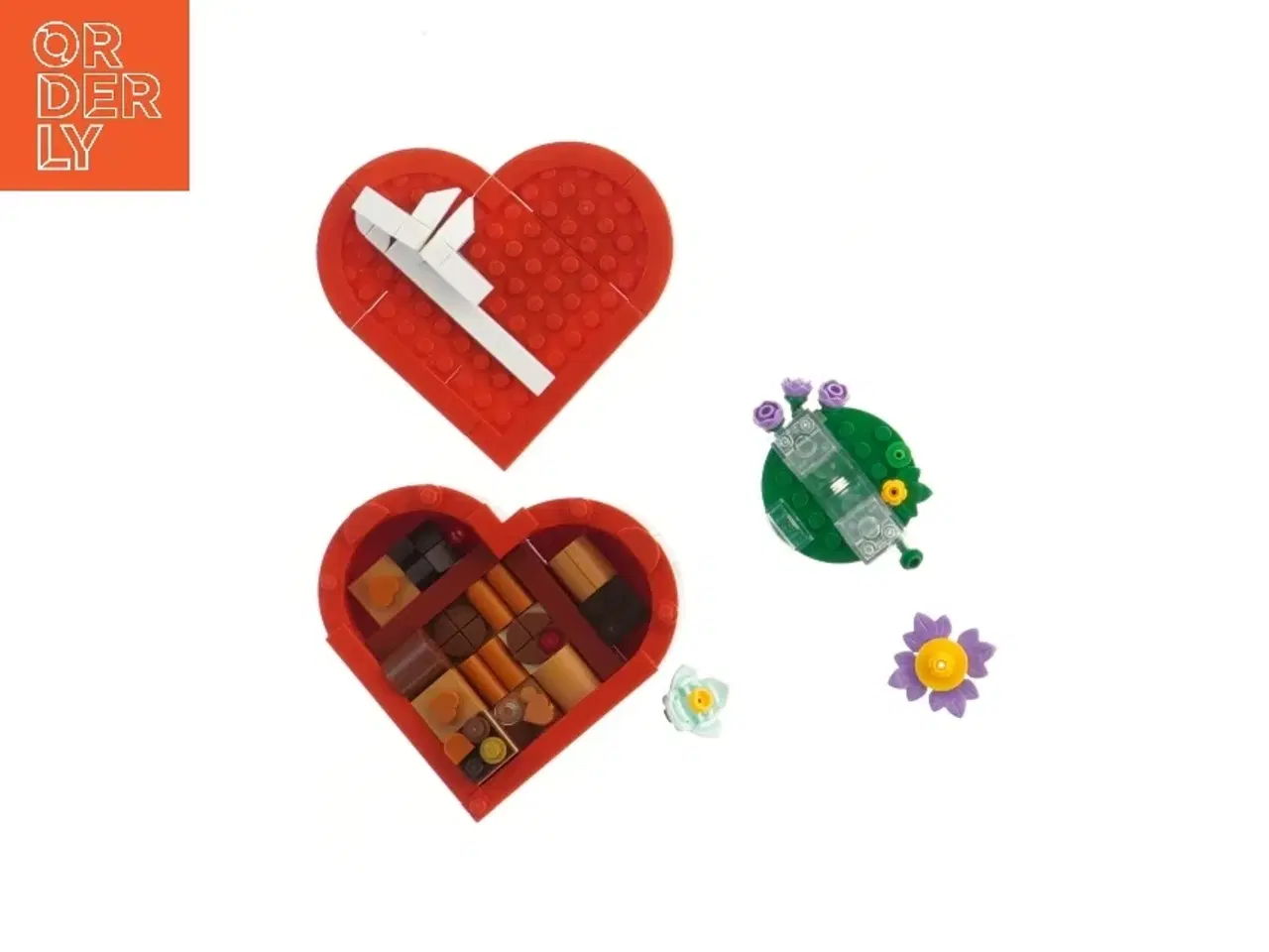 Billede 1 - Hjerteformet LEGO æske med blomster fra Lego (str. 10x11 cm)