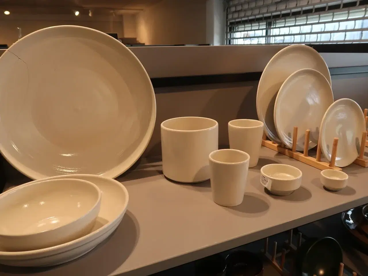 Billede 6 - 123 stk. tallerkener, kopper, skåle, kander m.m. i stentøj