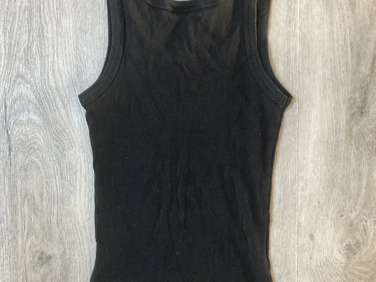 Billede 2 - Sort top i str. XS fra Gina Tricot