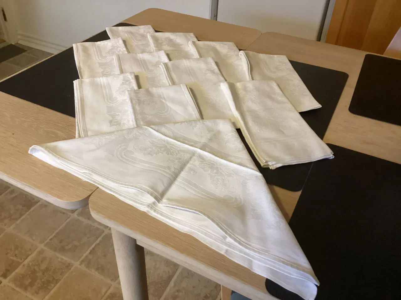 Billede 3 - 11 Hvide Stofservietter