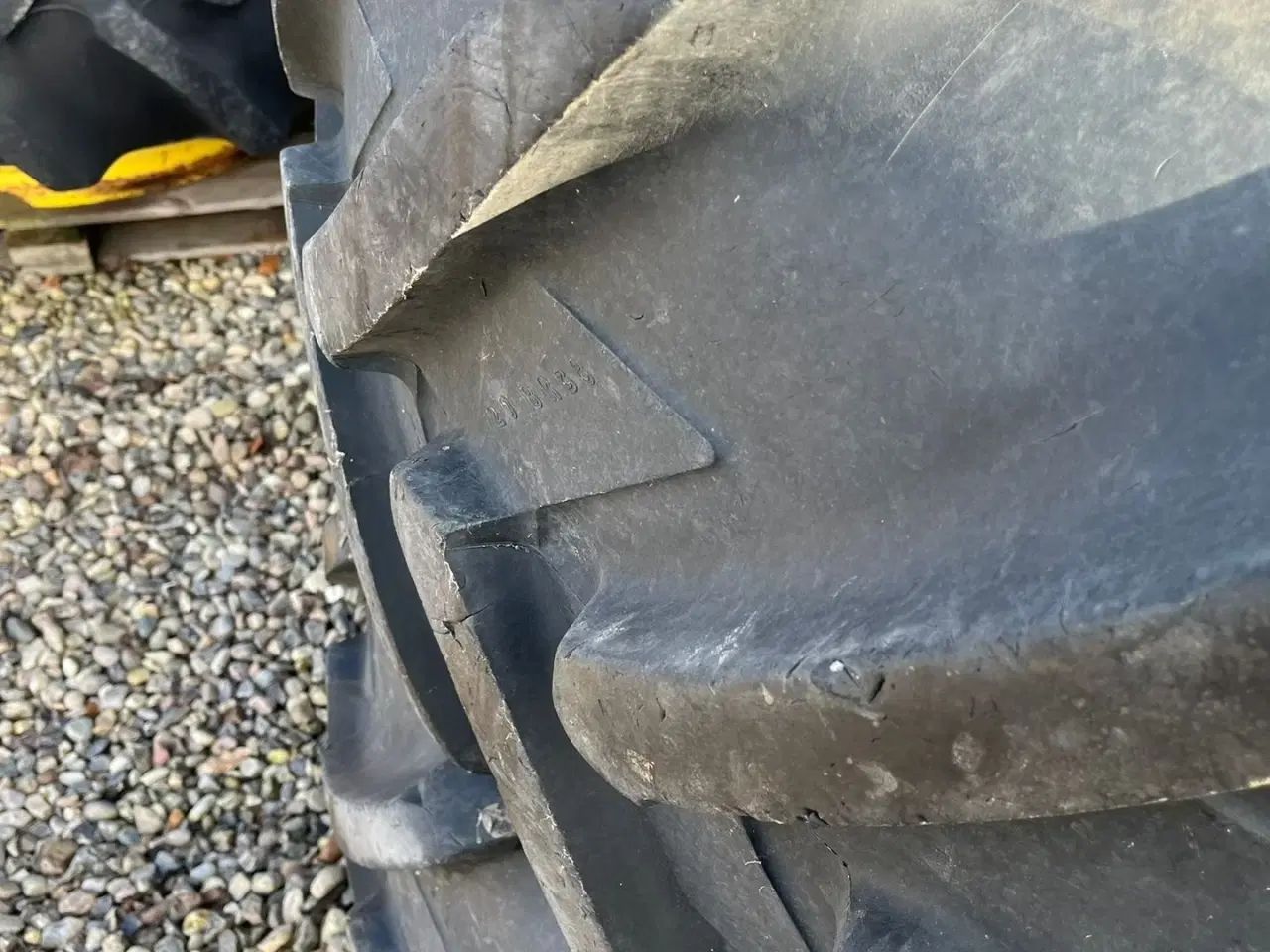 Billede 6 - Michelin 20.8R38 med ring og 12stk låse.80% dæk i Michelin