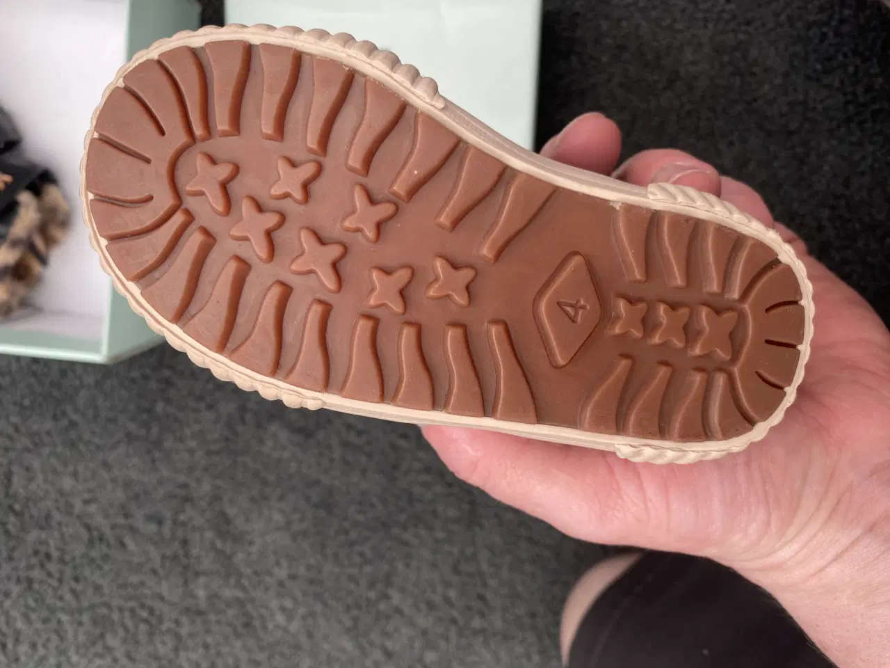 Billede 4 - Borne sko som ny