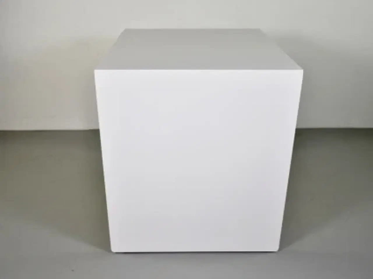 Billede 2 - Højbord/ståbord med egefiner og hvid laminat