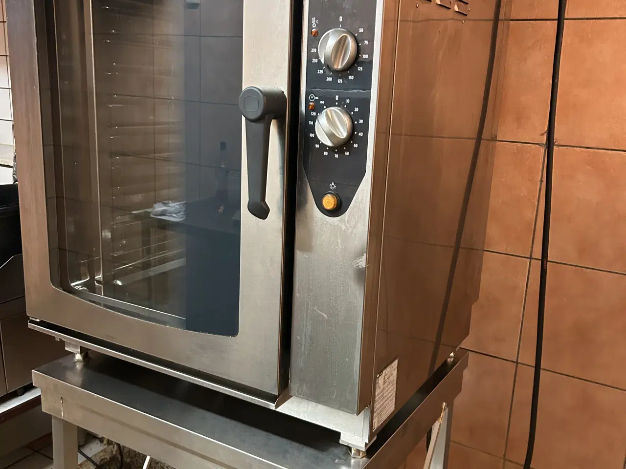 Billede 4 - Convektionsovn med dampfunktion og bord