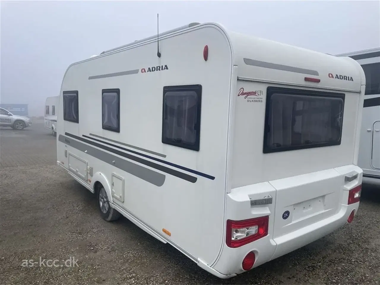 Billede 3 - 2015 - Adria Adora 492 LU   Adria Adora 492 LU årgang 2015 Incl mover, posemarkise 5 sovepladser, 4 siddepladser