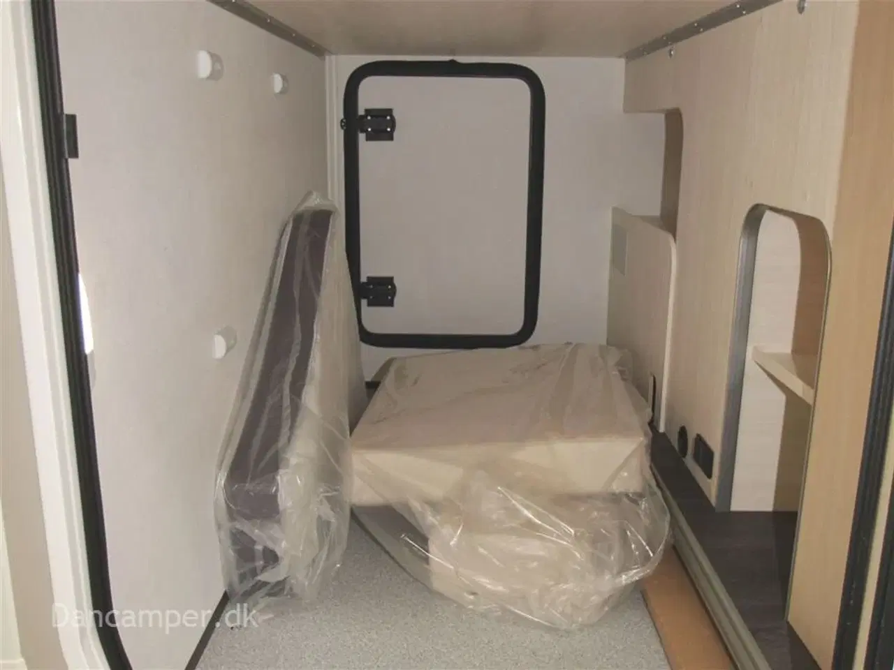 Billede 23 - 2024 - Chausson Titanium 777GA ULTIMATE   KOMISSIONSBIL! Enkeltsenge, lounge, siddegruppe, opredning i siddegruppen. 170HK Aut, markise, solceller mmm