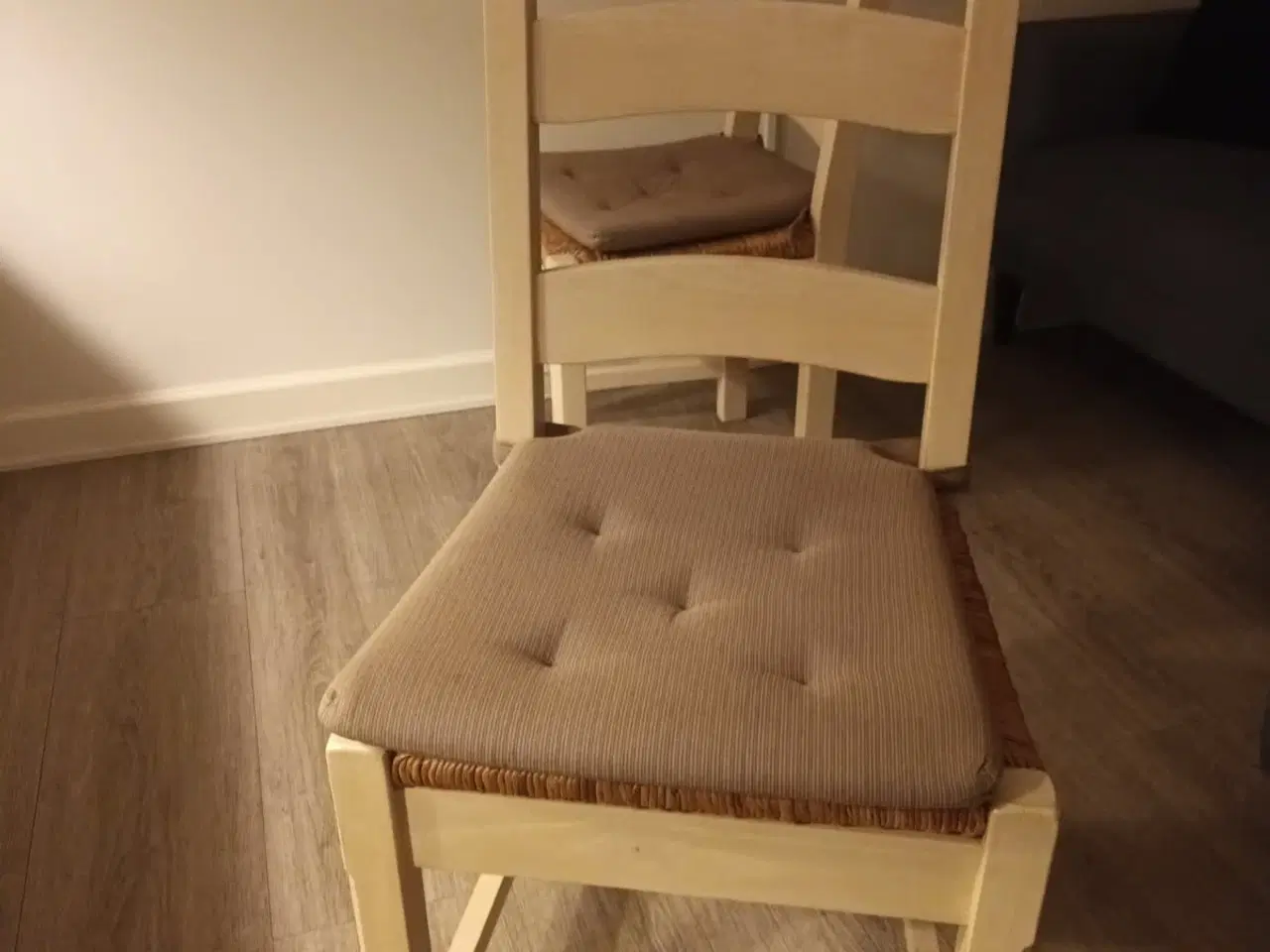 Billede 4 - spisebord med stole