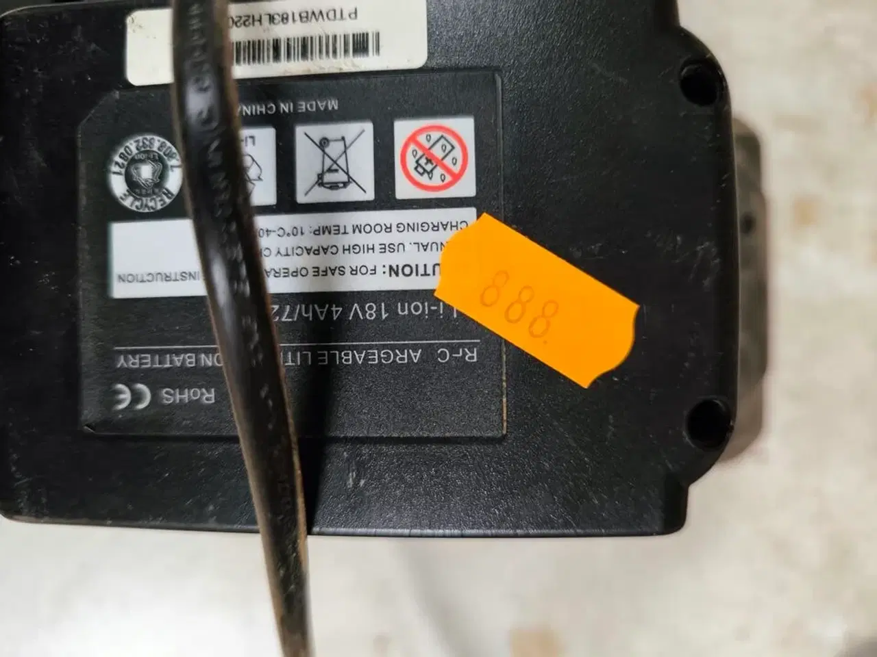 Billede 1 - Lader & 2 stk. batterier til MICHANN rørskærer