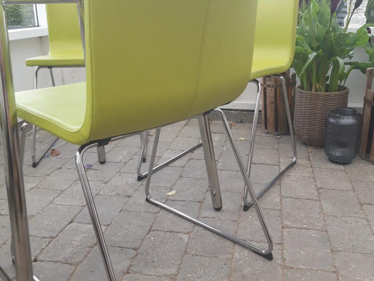 Billede 3 - Glasbord med 4 stole.
