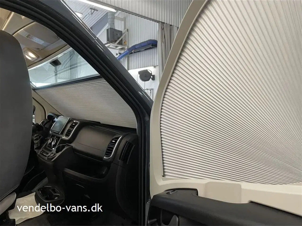 Billede 4 - 2025 - Rollerteam Livingstone Sport 7 Active   Van 5,99 m med 5. S. sele og sove pladser