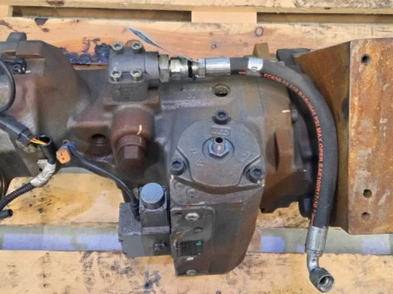 Billede 19 - New Holland T8.320 Hydrostatisk Pumpe 84393724