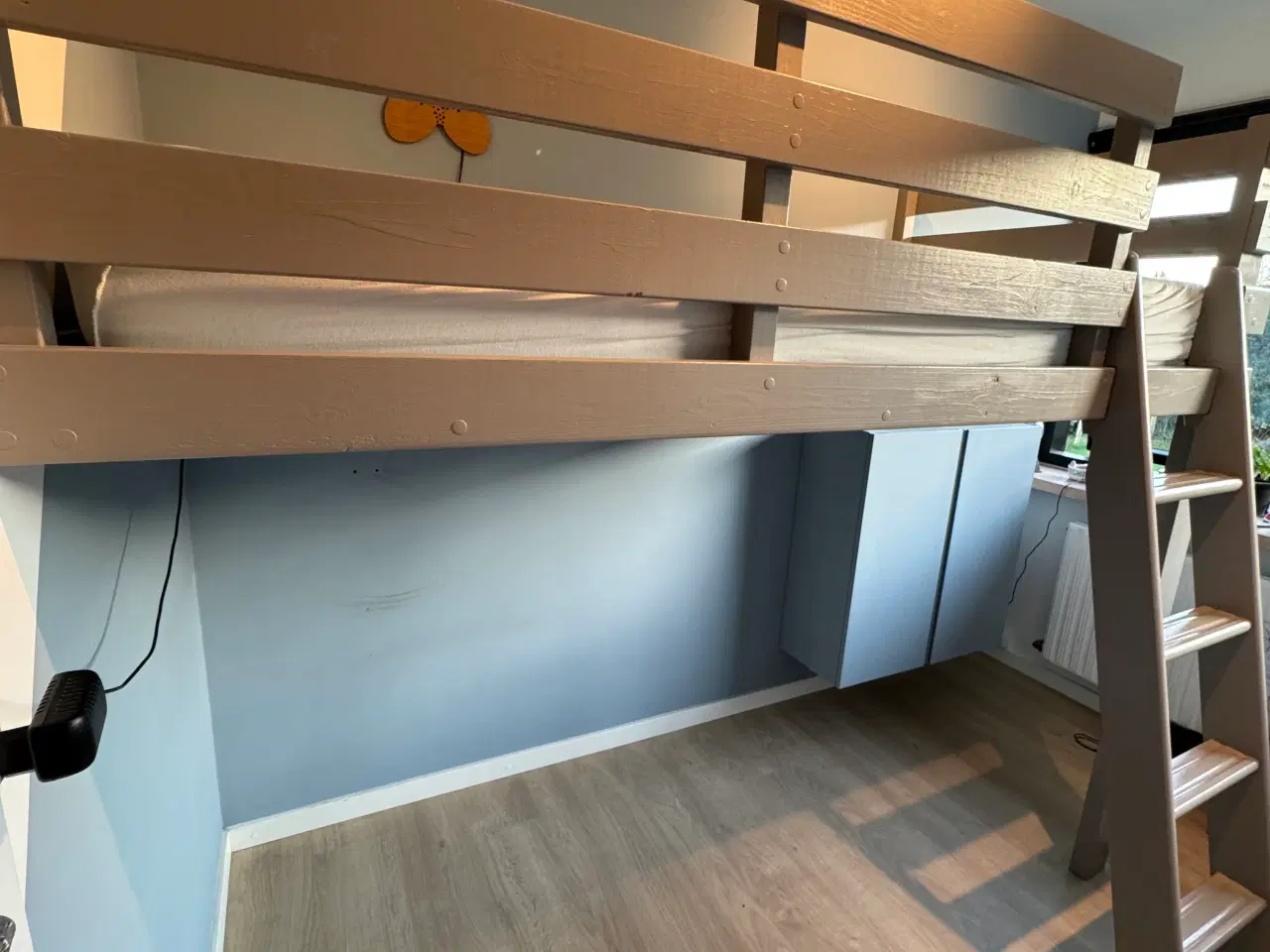 Billede 2 - Seng (hjemmelavet), brugt af barn