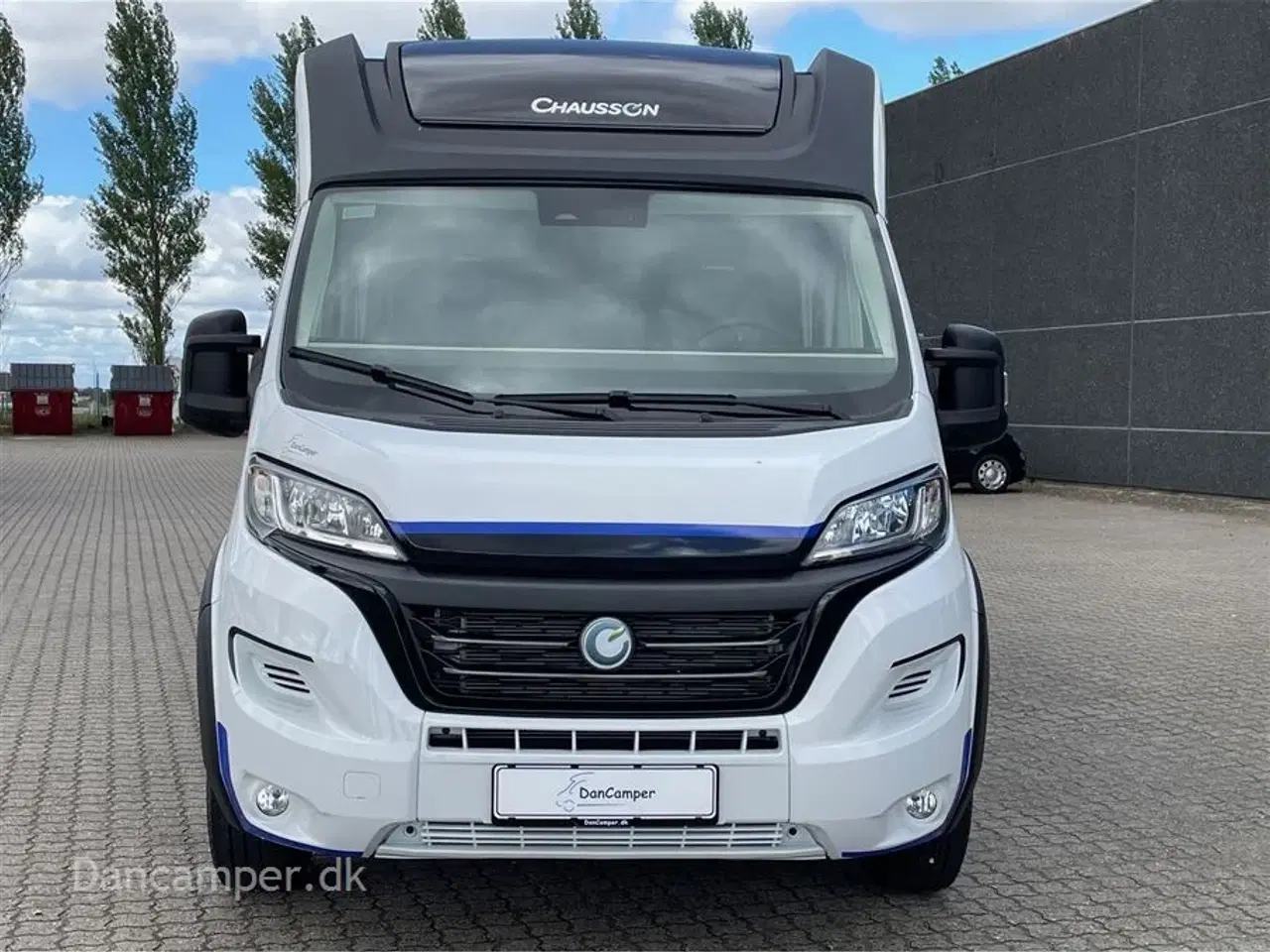 Billede 1 - 2024 - Chausson X650 Exclusive line   Unik cross-over model! Camper med stor Lounge og siddegruppe, sænkeseng, stor garage, Artic-, Connect-, Tilbehørs- og Safetypakke,