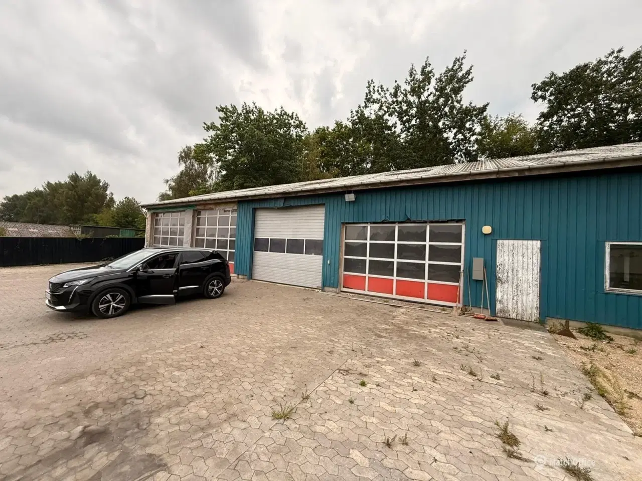 Billede 1 - Produktion/lagerlokale til leje med køkken og parkeringspladser.