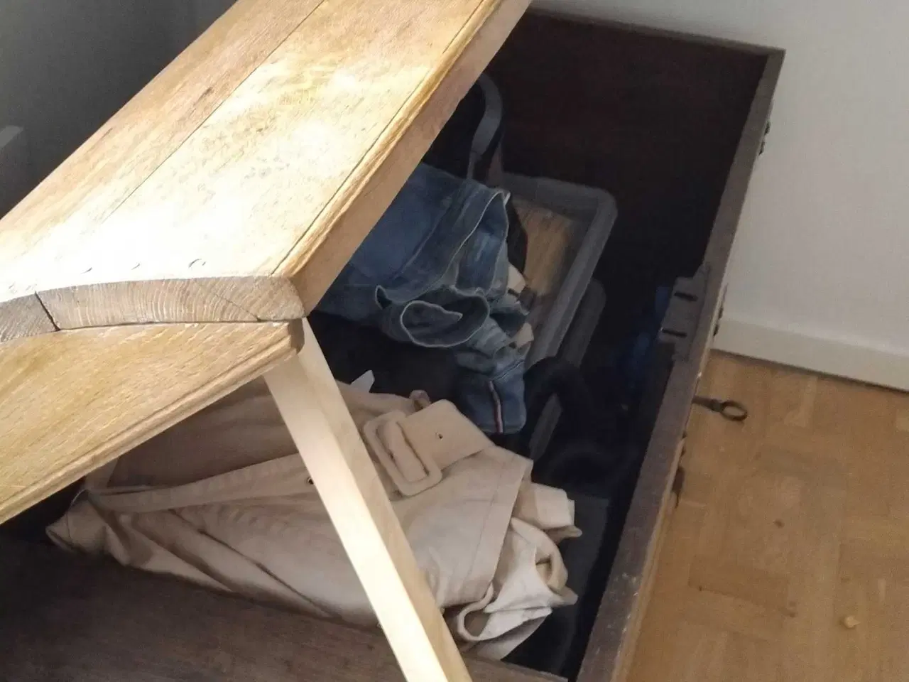Billede 1 - Stor rummelig kiste!