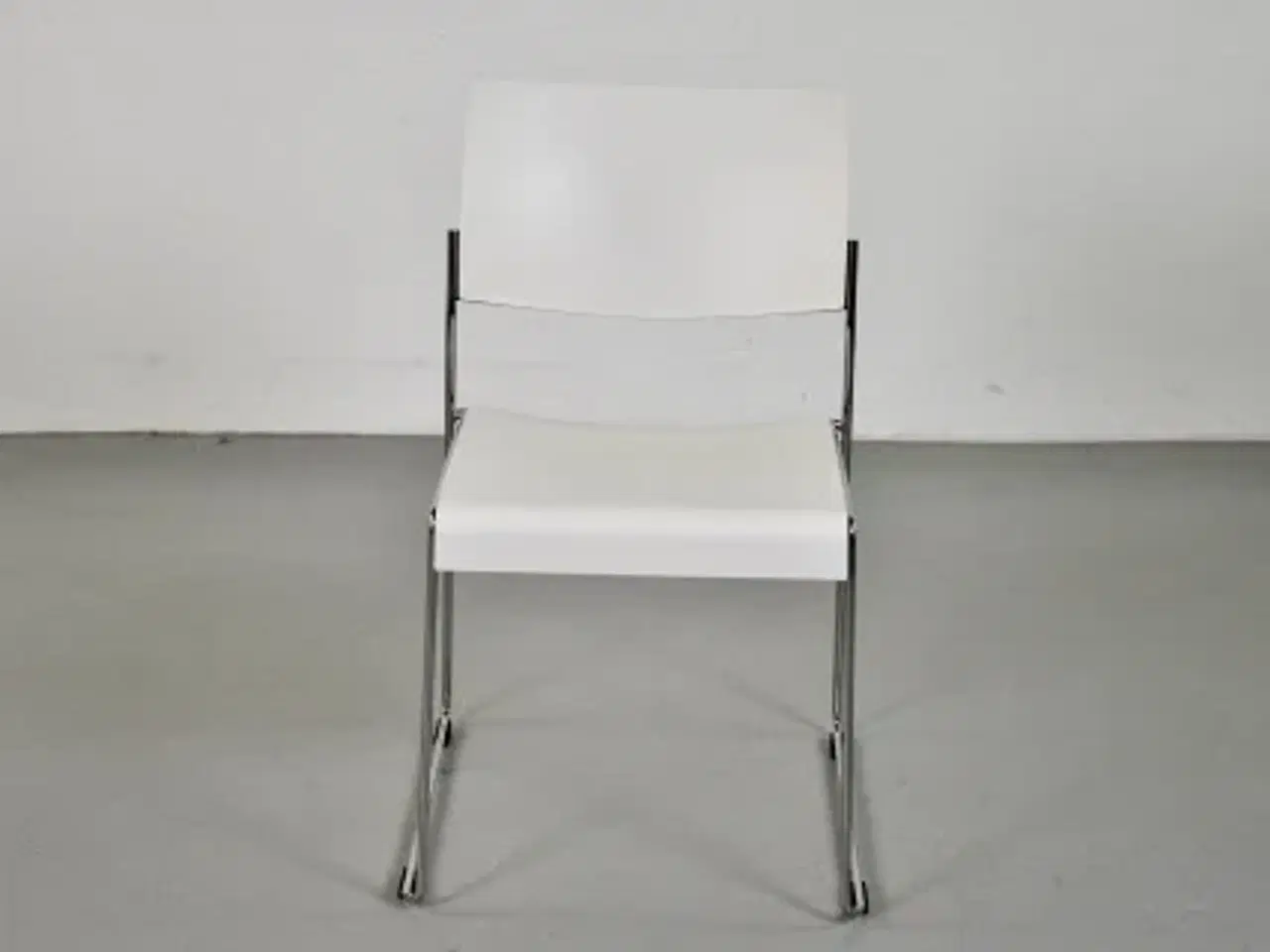 Billede 1 - Brunner linos stol med rækkekobling - hvid