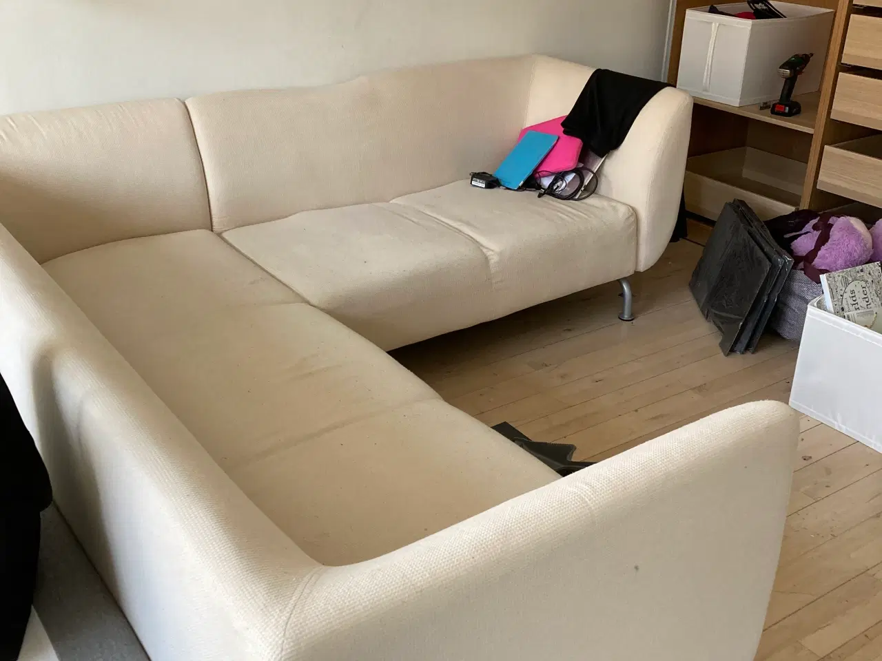 Billede 2 - Gratis sofa, stor og blød, trænger til en vask