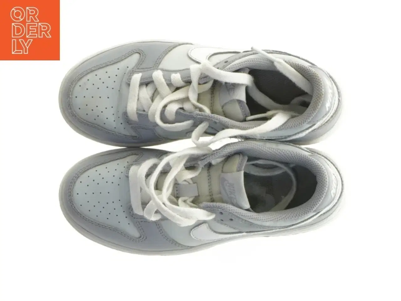 Billede 4 - Brugte grå sneakers fra Nike (str. 33)