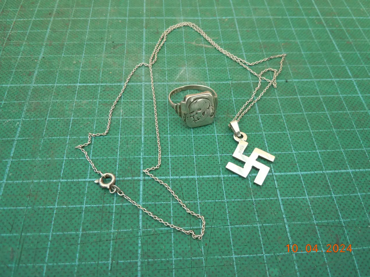 Billede 1 - Hagekors sølvvedhæng i kæde og fingerring 830 S