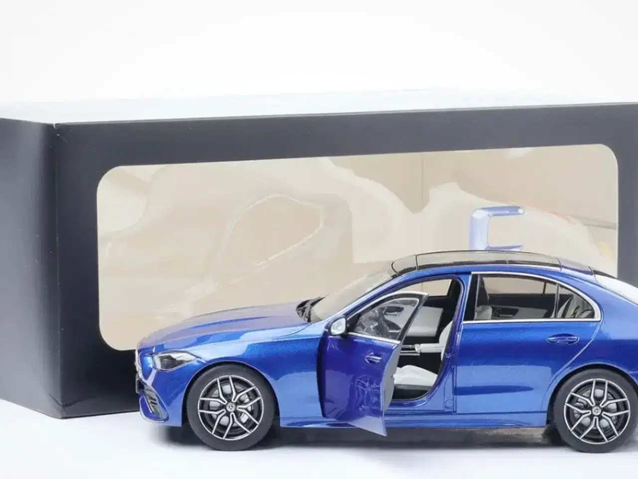 Billede 3 - 1:18 Mercedes C-Class W206 Sedan 