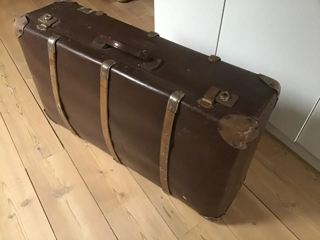Billede 2 - Dekorativ gammel kuffert