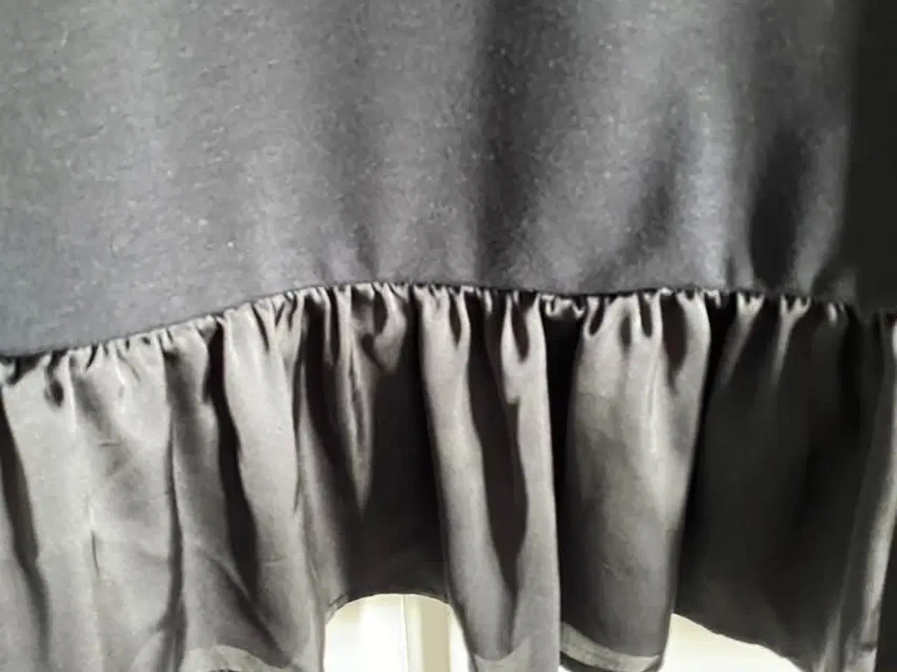 Billede 2 - Kort sort kjole, Vero Moda, str small (42/44)