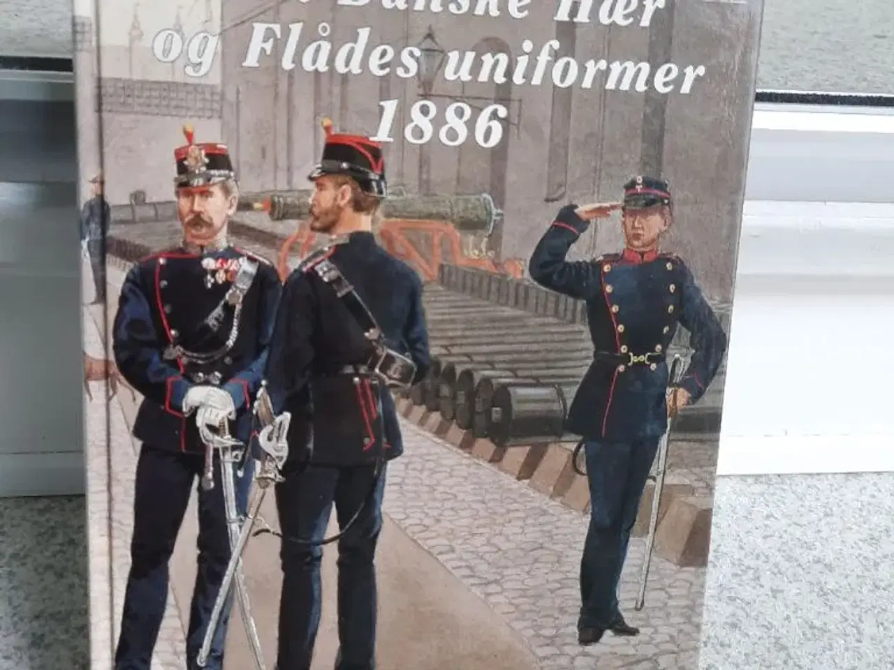 Billede 1 - Den danske hær og flådes uniformer 1886