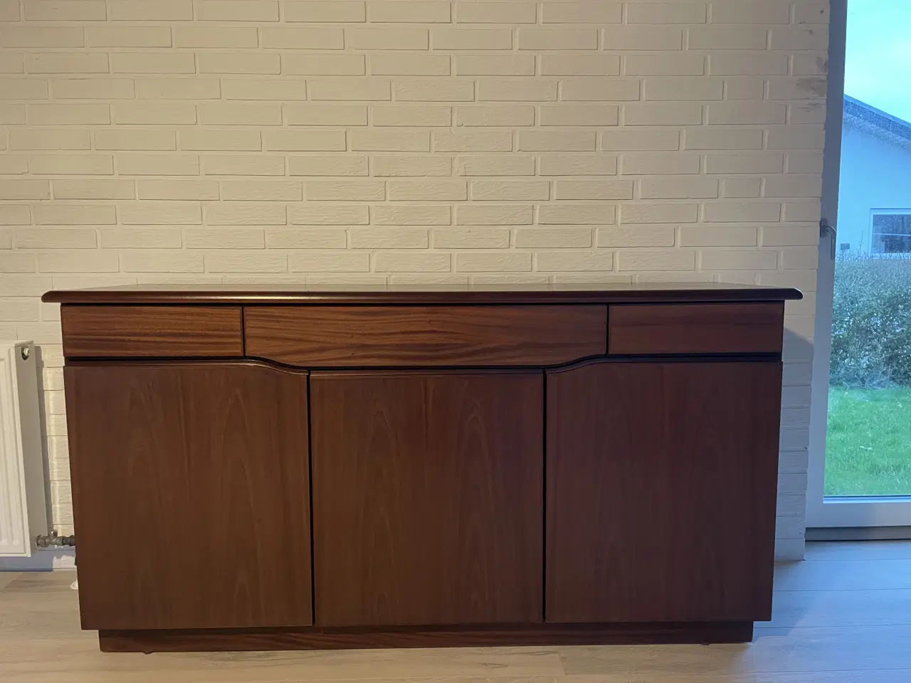 Billede 5 - Flot Skovby skænk i massiv mahogni