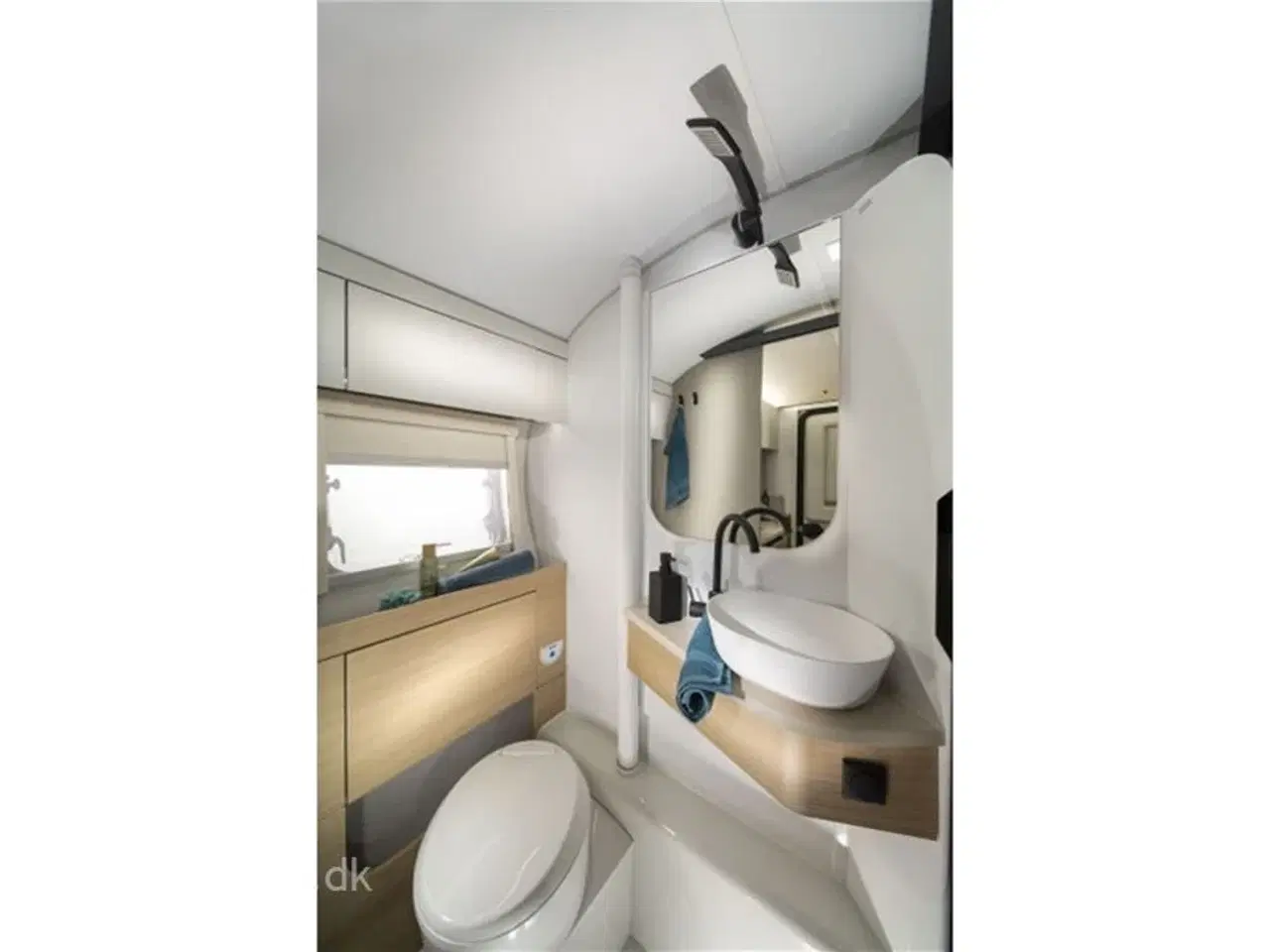 Billede 13 - 2026 - Adria Action 391 LH Classic 2026 Nyhed - Action 391 LH Classic med TRUMA Combi 4 E varme samt musiksystem