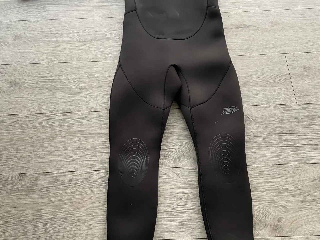 Billede 1 - Våddragter nye 