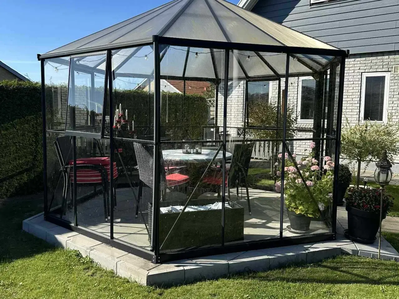 Billede 1 - Udestue I sort metal og glas