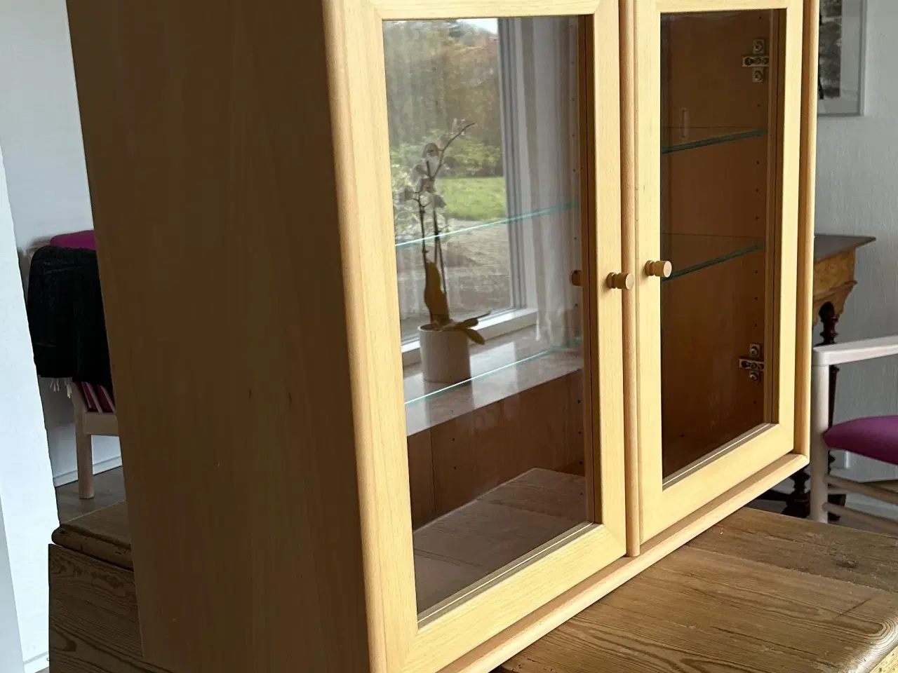 Billede 2 - Overskab – Rebus. Lakeret bøg. I perfekt stand