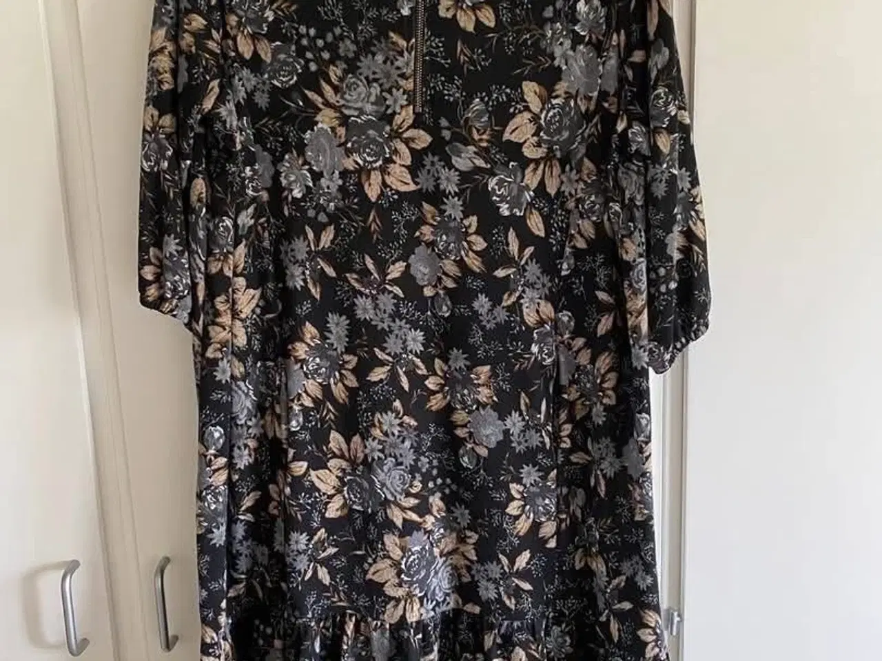 Billede 1 - Vinterkjole, Cassiopeia, str small (42/44)