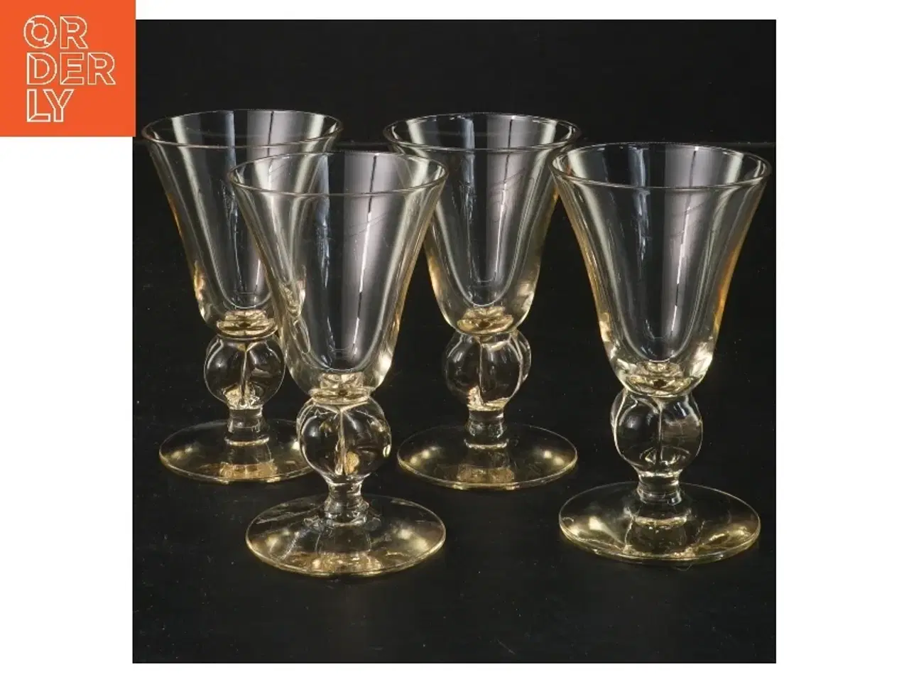 Billede 1 - Sæt af 4 vinglas (str. 4 stk Ø 5,5 cm længde 10 cm)