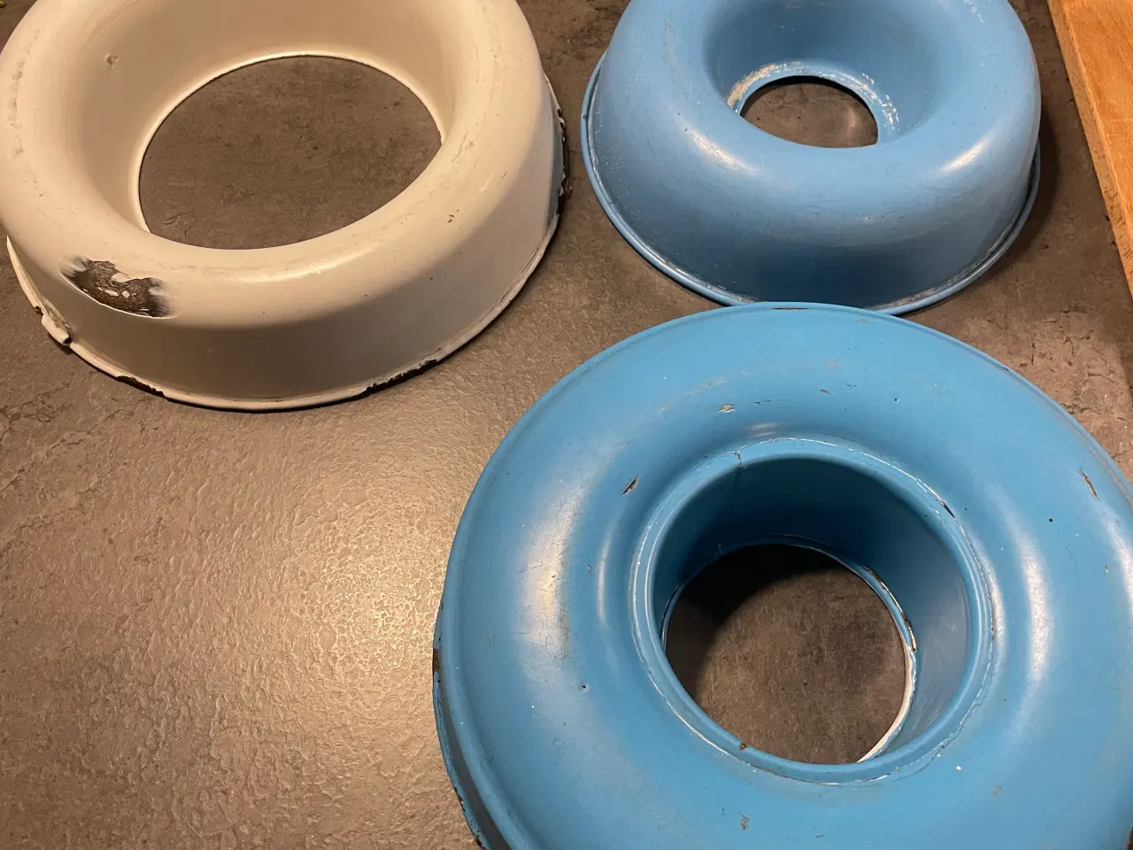 Billede 2 - Randform emalje hvid blå