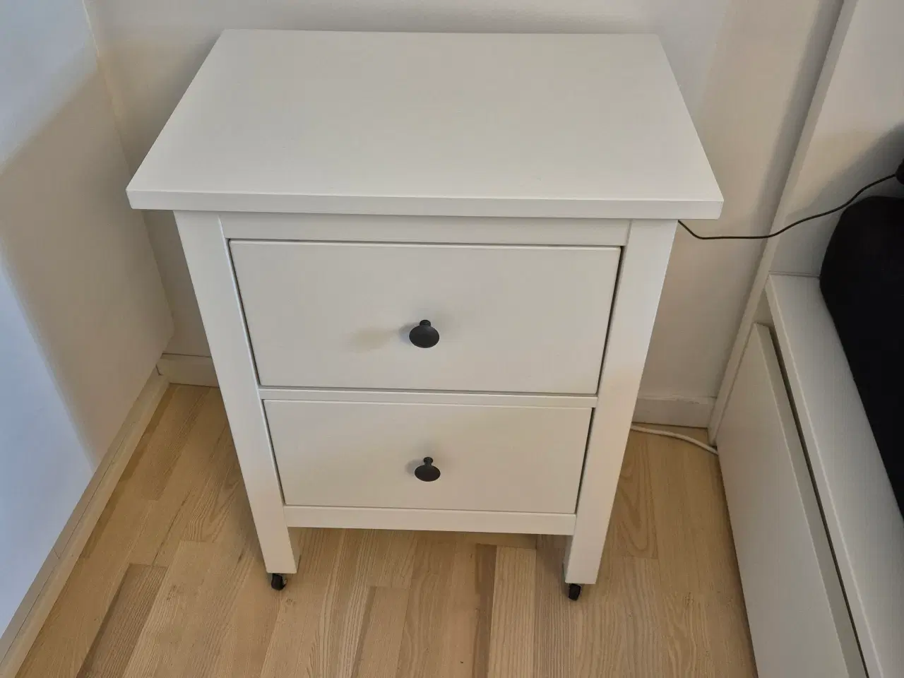 Billede 3 - Sengeborde IKEA - HEMNES Kommode 2 skuffer, hvid