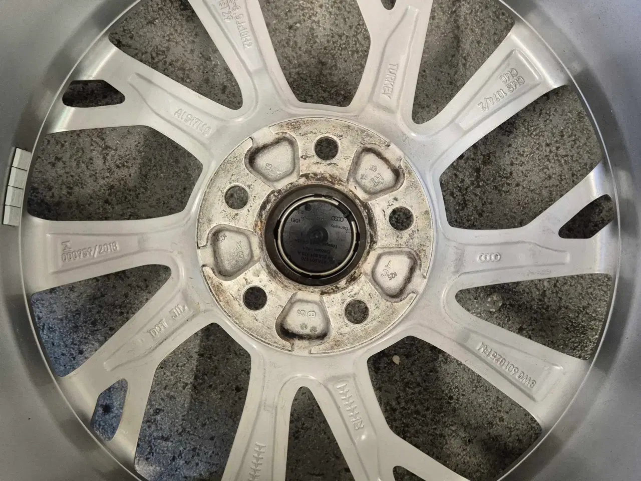 Billede 5 - AUDI A4 / A5 / A6 / A7 ORIGINAL ALUFÆLGE MED SOMME