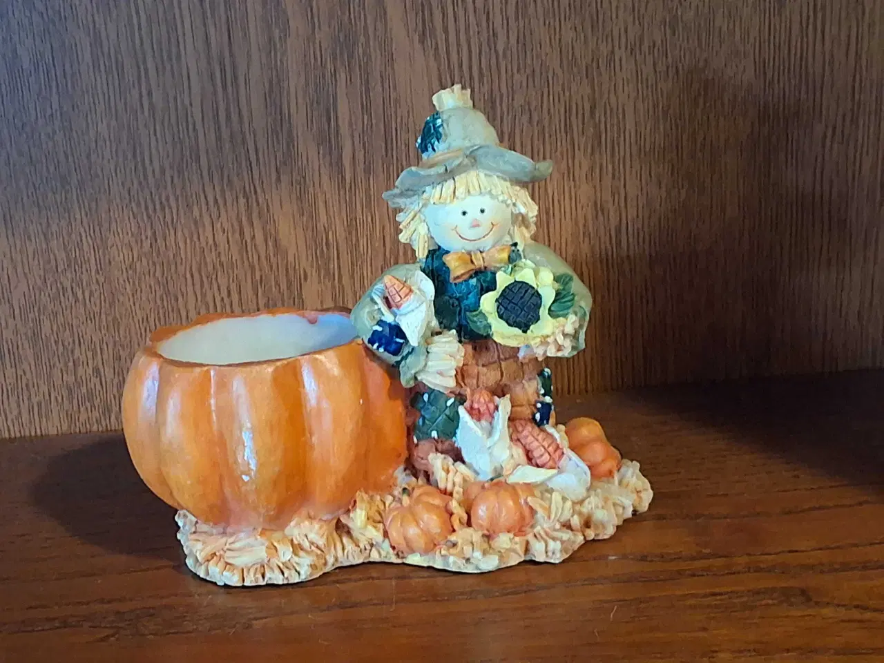 Billede 1 - Sjov keramik figur, festlig pige med krukke.  
