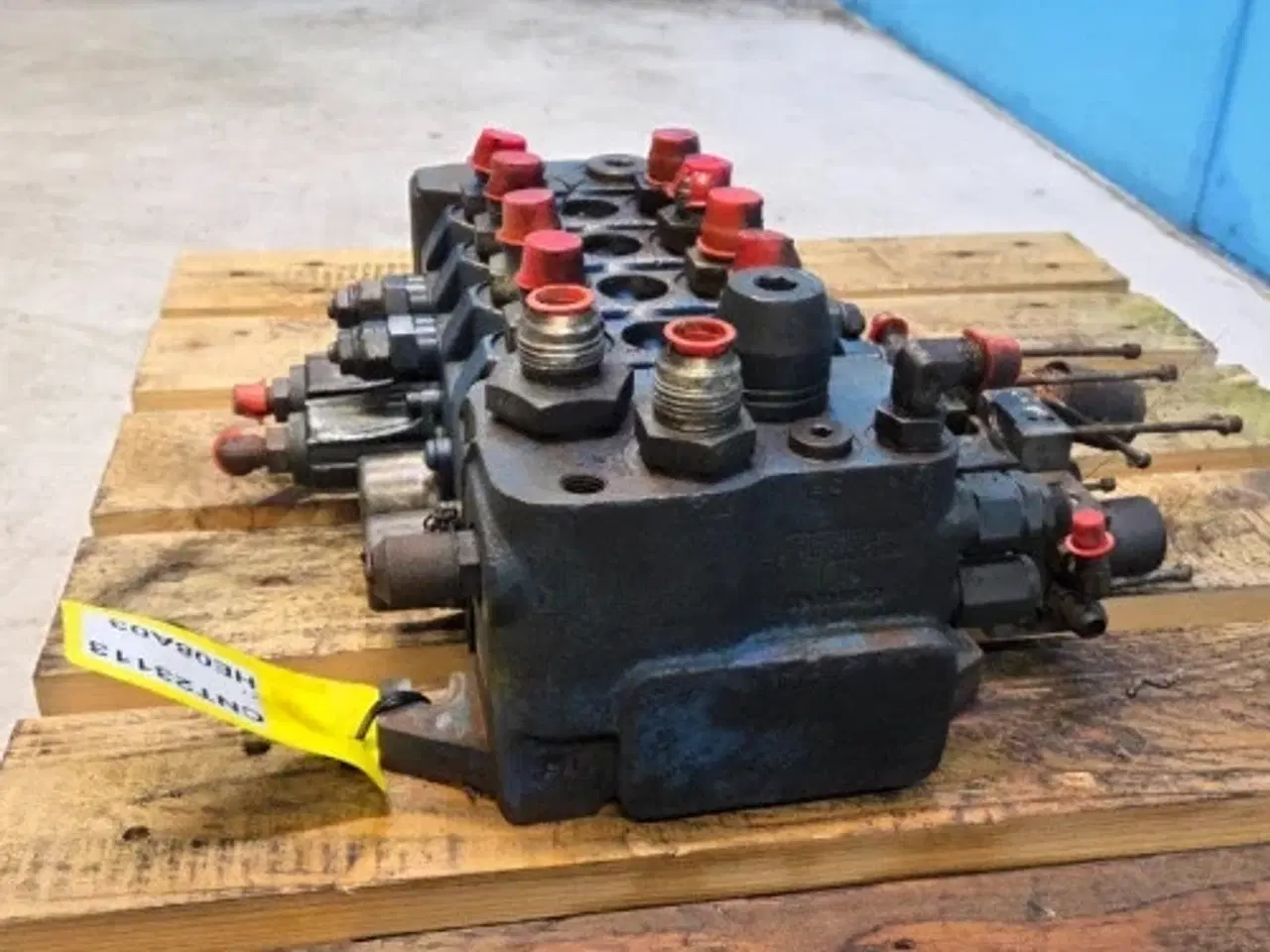 Billede 3 - Bobcat T2556 Hydraulikventil 88298.5