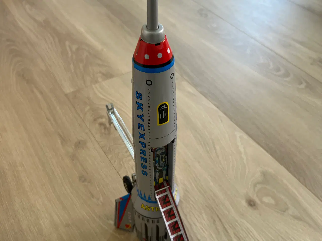 Billede 4 - Rumskib i tin