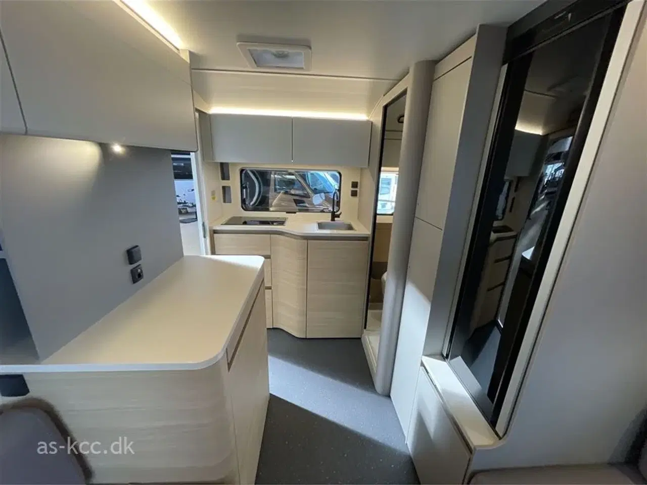 Billede 9 - 2026 - Adria Action 391 LH   Adria Action 391 LH Classic årg. 2026  Generation 2 ny ude og inde. Denne vogn er med soundbar.