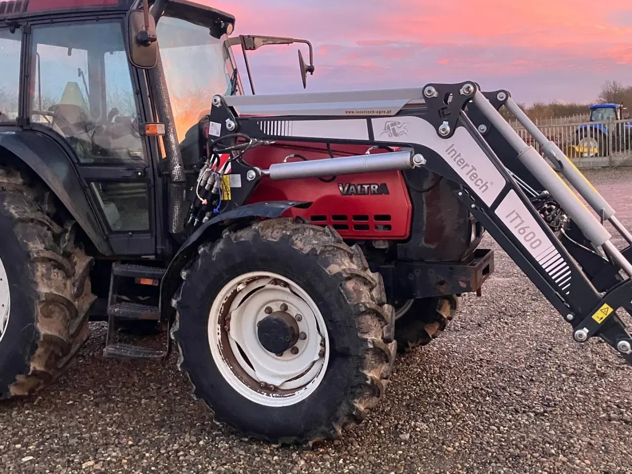 Billede 1 - Valtra 6750