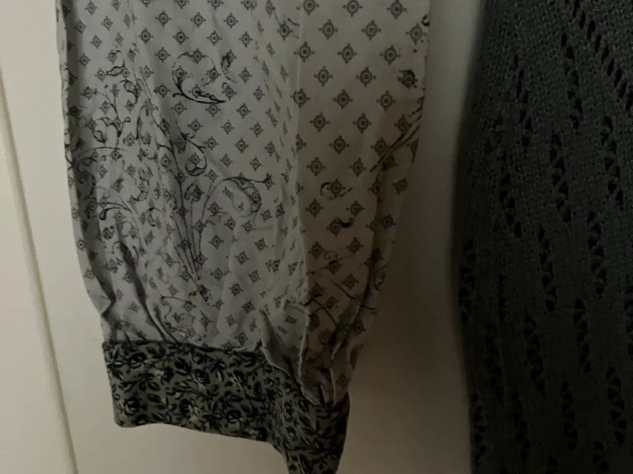 Billede 5 - Smart bluse fra Container i bomuldsstrik og stof