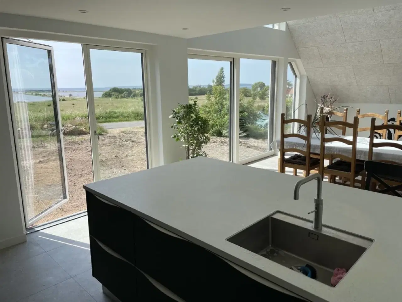 Billede 3 - Fantastisk 205 m2 nyrenoveret luksussommerhus med 180 graders havudsigt