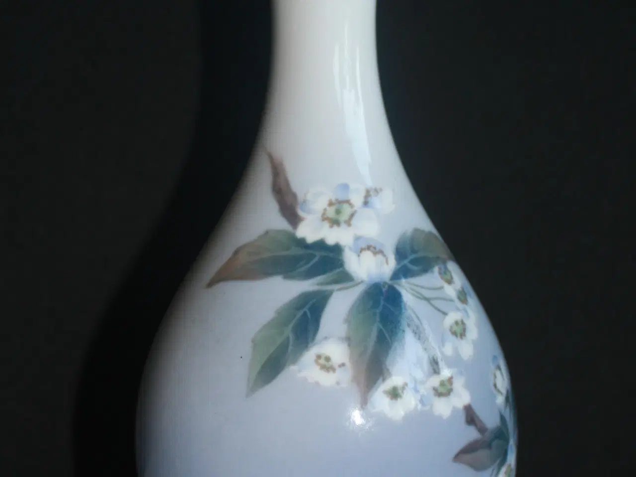 Billede 7 - Vase med æblekvist fra Royal Copenhagen